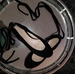 Jessica Simpson flat with wrap around strap